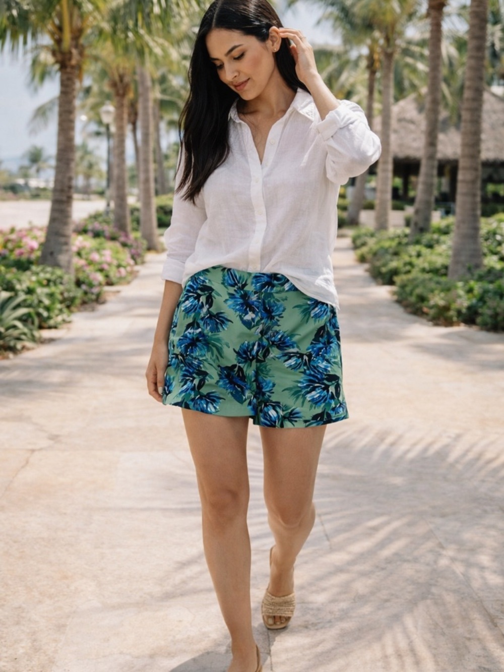 Banana Republic Green Blue Floral Tailored Shorts Size 2 Tropical Print